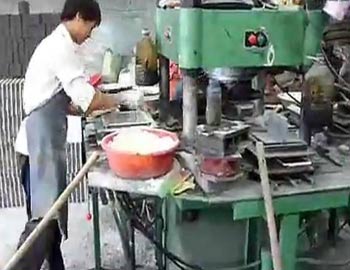 150噸液壓磚機 華源磚機HY150T客戶生產現場